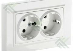 Розетка IEK BRITE бел. 2м. с/з + рамка